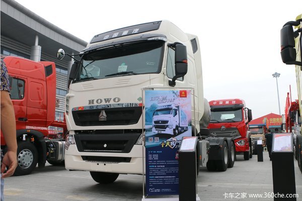 中国重汽 HOWO T7H重卡 430马力 6X4 LNG危险品牵引车(ZZ4257V384HE1LW)