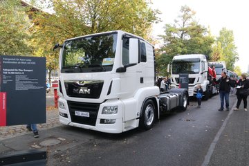 曼(MAN) TGS系列重卡 460马力 4X2大件车(TGS18.460 4x2 LL-U) 卡车图片