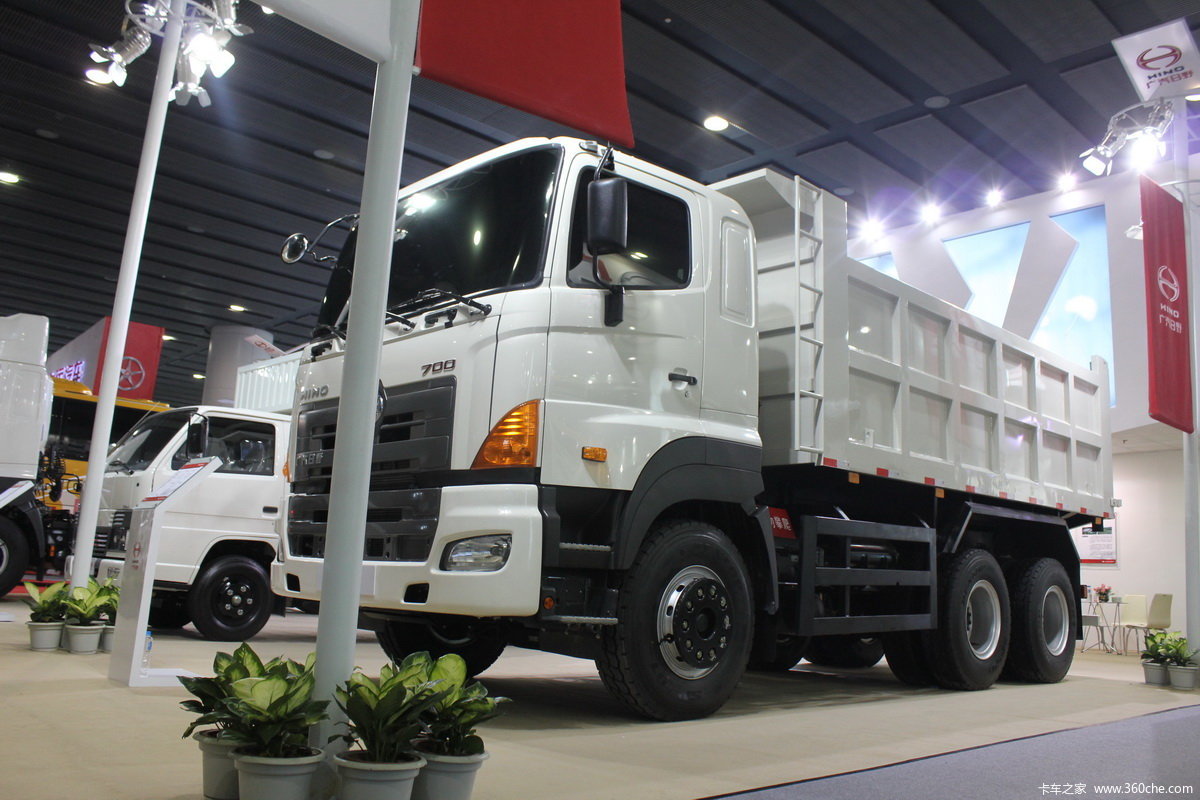 广汽日野 700系列重卡 350马力 6x4 自卸车(yc3250fs2pk)