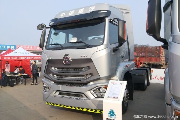 中国重汽 豪瀚N7G重卡 430马力 6X4 LNG牵引车(银色)(ZZ4255N3847E1L)
