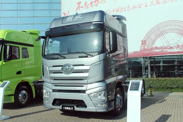 一汽解放 J7重卡 豪华型 550马力 6X2R AMT自动挡牵引车(CA4250P77K25T2E5)