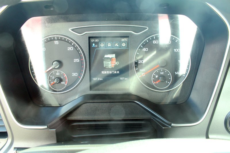 【图】一汽解放 j7重卡 豪华型 550马力 6x2r amt自动挡牵引车(ca4250