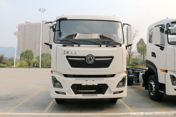 东风商用车 天龙KL重卡 舒适版 300马力 6X2 9.6米厢式载货车(平顶)(DFH5250XXYD2)