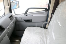 轩德X6 自卸车驾驶室                                               图片