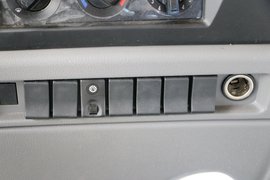 轩德X6 自卸车驾驶室                                               图片