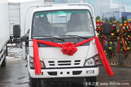 庆铃 700P系列中卡 175马力 4X2 6米栏板载货车(QL1100TLAR)