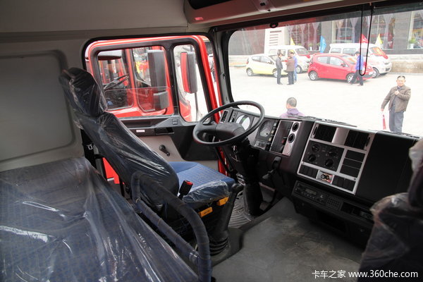 江铃重汽 远威重卡 290马力 6x4 5.6米自卸车(sxq3250m6d)驾驶室图片