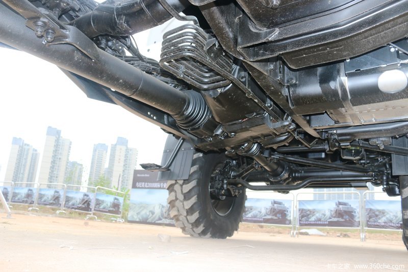 【图】奔驰 乌尼莫克u4000 218马力 4x4越野载货车底盘_实拍图片