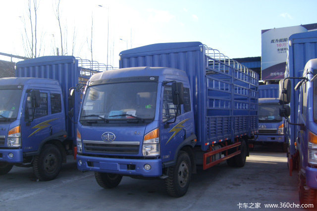 青岛解放 骏威(J5K)中卡 190马力 6X2 7.7米篷式载货车