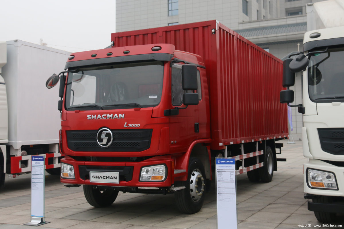 陕汽重卡 德龙L3000 210马力 4X2 7.8米厢式载货车