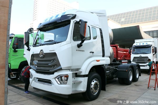 中国重汽 豪瀚N7G重卡 480马力 6X4 LNG牵引车(国六)(ZZ4255V3846F1L)