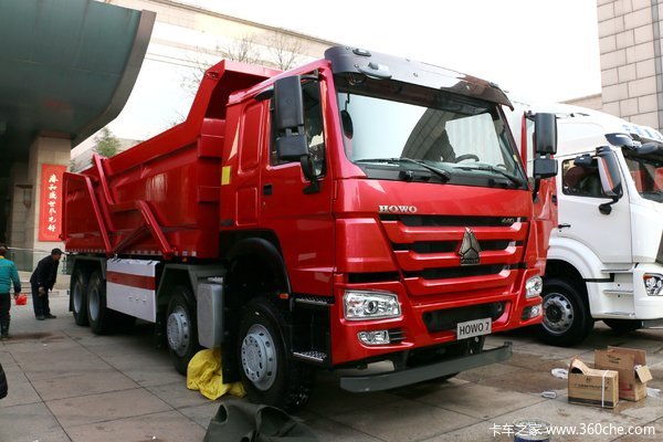 中国重汽 HOWO重卡 440马力 8X4 8.2米自卸车(ZZ3317N4467E1)