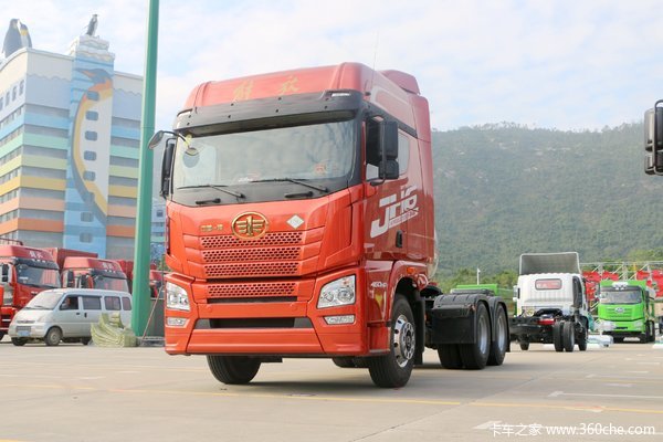 青岛解放 JH6重卡 460马力 6X4 LNG牵引车(国六)(CA4250P26K15T1NE6A80)