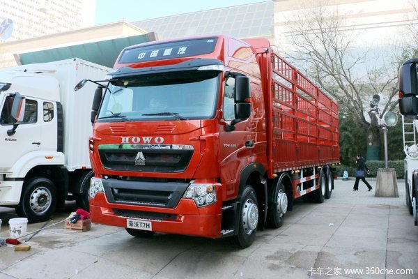 中国重汽 HOWO T7H重卡 440马力 8X4 9.5米排半仓栅式载货车(ZZ5317CCYV466HE1)