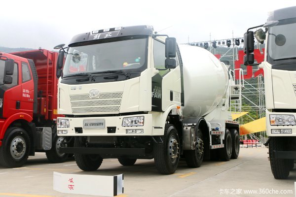 一汽解放 J6L 350马力 8X4 7.8方混凝土搅拌车(CA5310GJBP62K1T4E6)