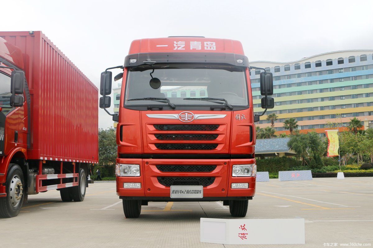 青岛解放 龙VH 240马力 4X2 6.65米仓栅式载货车(速比3.9)