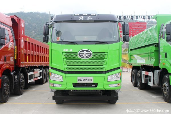 一汽解放 新J6P重卡 420马力 8X4 6.8米LNG渣土自卸车(国六)(CA3310P66M25L1T4E6)