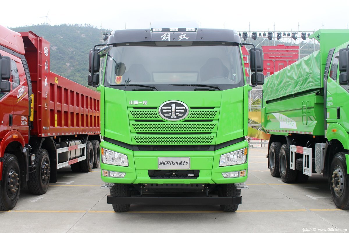 一汽解放 新J6P重卡 420马力 8X4 6.8米LNG渣土自卸车(国六)