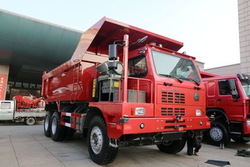 中国重汽 HOWO 矿山霸王 540马力 6X4 宽体矿用自卸车(凯星变速箱)