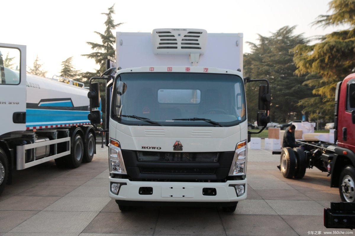 中国重汽HOWO 悍将 超能版 170马力 4X2 3.8米排半冷藏车