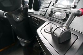 漢風G9 牵引车驾驶室                                               图片