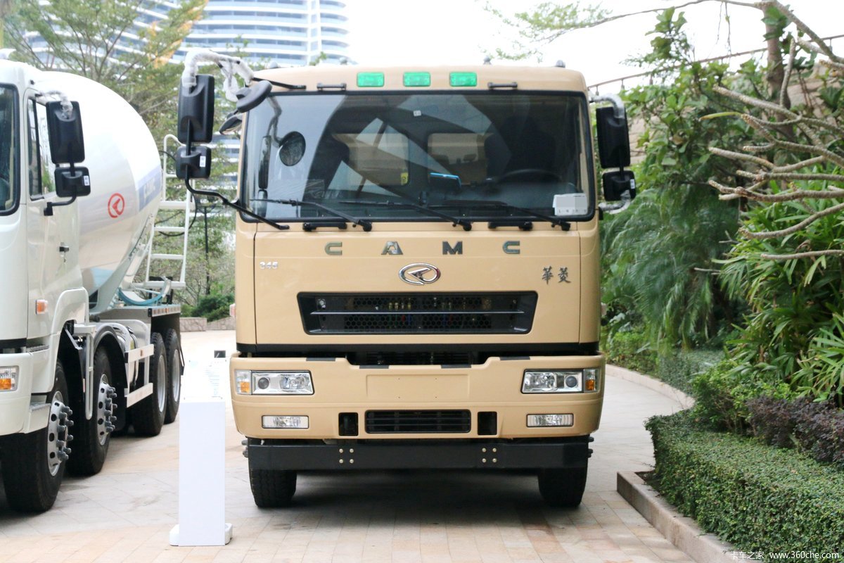 华菱重卡 标载版 450马力 8X4 5.6米自卸车(国六)