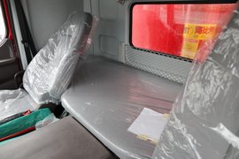 乘龙H7 自卸车驾驶室                                               图片