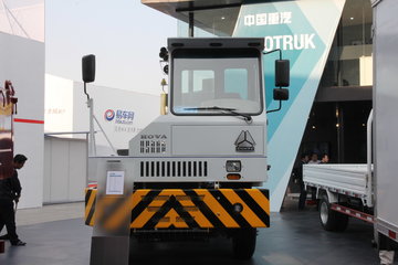 中国重汽 HOVA重卡 266马力 4X2 LNG牵引车(ZZ5371VDMC32100)