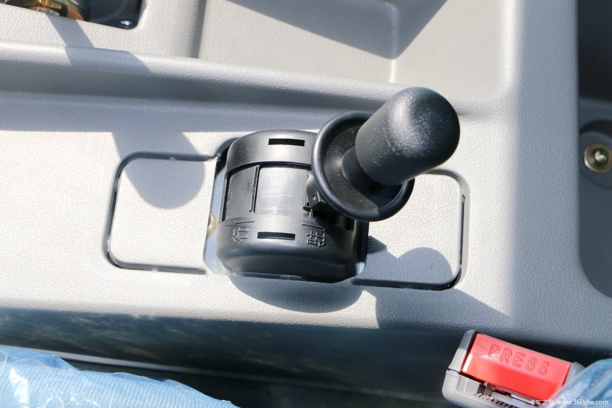 福田 时代金刚3 95马力 3米自卸车