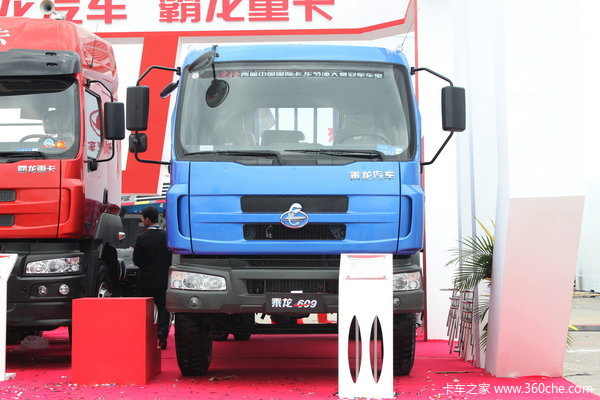 东风柳汽 乘龙中卡 160马力 4X2 6.7米排半载货车(LZ1161LAP)