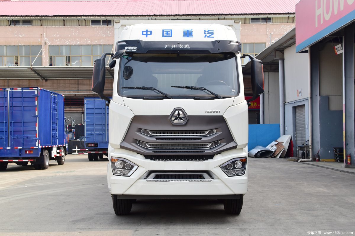 中国重汽 豪瀚N5G中卡 240马力 4X2 9.6米厢式载货车