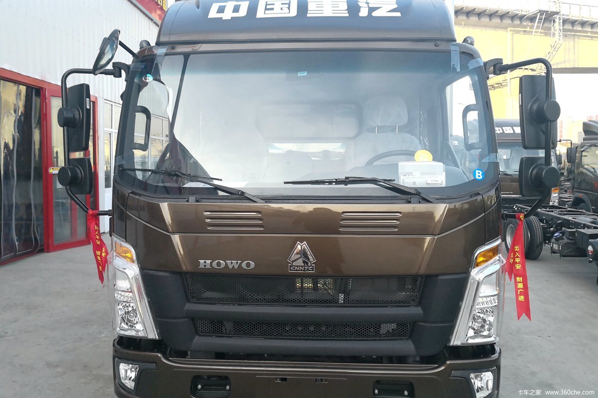 中国重汽HOWO 悍将 190马力 5.75米排半厢式载货车(8挡)