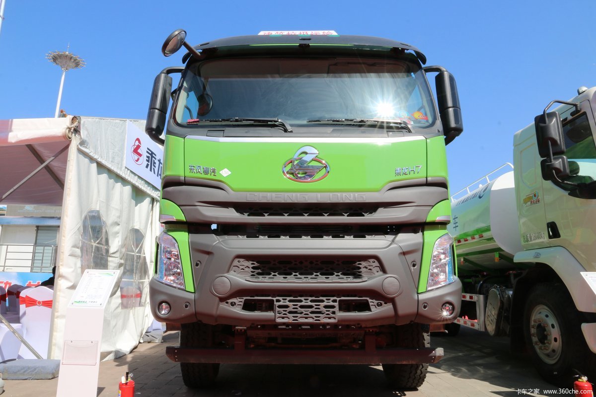 东风柳汽 乘龙H7 320马力 8X4 7.6米自卸式垃圾车