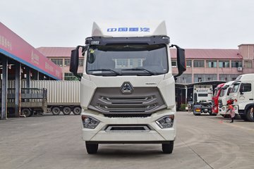 中国重汽 豪瀚N5G中卡 240马力 4X2 7.75米厢式载货车(ZZ5185XXYK5613E1)