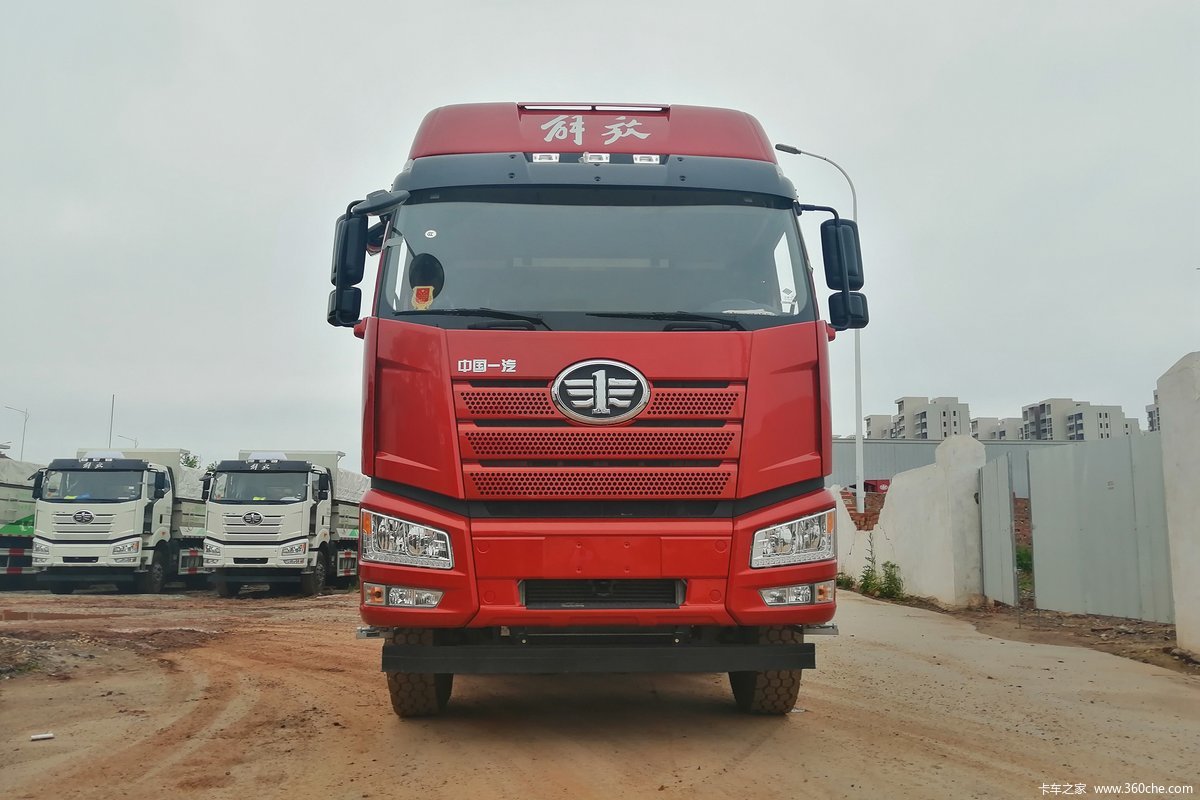 一汽解放 新J6P重卡 420马力 8X4 8.5米自卸车(国六)