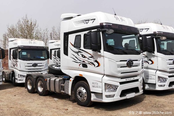 一汽解放 J7重卡 550马力 6X4 AMT自动挡牵引车(一汽)(CA4250P77K25T1E5)