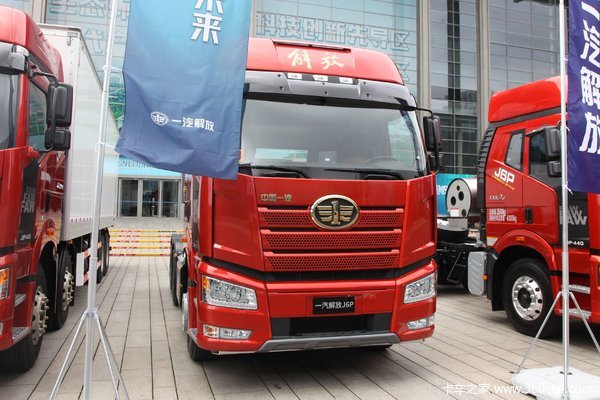 一汽解放 新j6p重卡 领航版 550马力 6x4 amt自动挡牵引车(ca4250p66