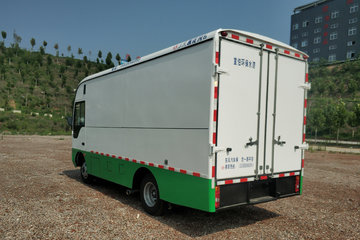 东风股份莲花140马力封闭厢式货车