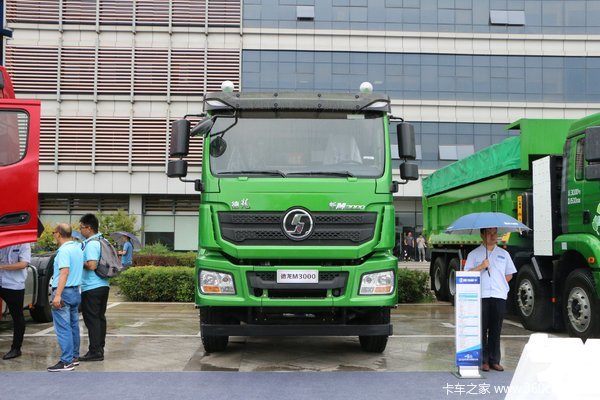 陕汽重卡 德龙新M3000 轻量化版 350马力 8X4 6.5LNG米自卸车(SX3318HR346TL)