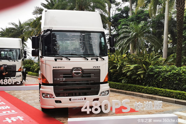 广汽日野 700臻值系 危运版 420马力 6X4牵引车(YC4250SS2PK5W)
