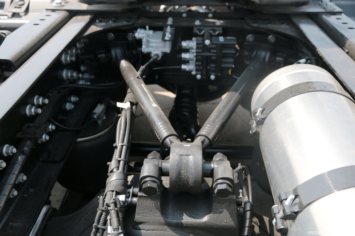 【图】江铃重汽 威龙hv5重卡 470马力 6x4危险品牵引车(sxq4250j4b4d5