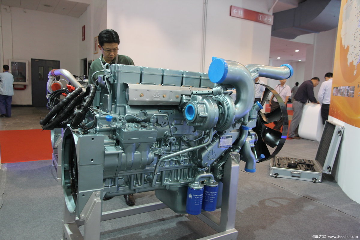 中国重汽D12.40-50 400马力 12L 国五 柴油发动机