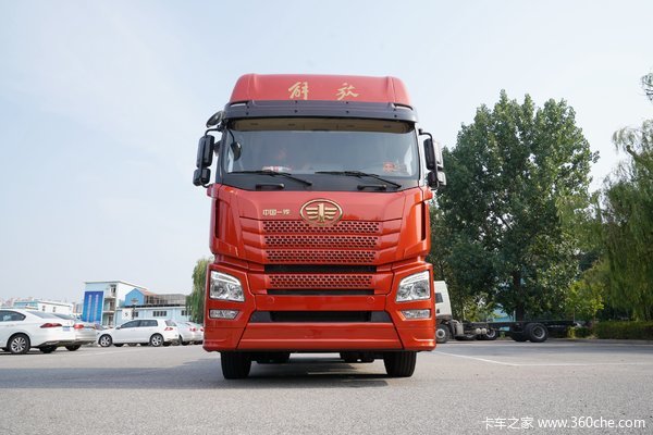青岛解放 JH6重卡 430马力 6X4 LNG牵引车(CA4250P25K15T1E5M)