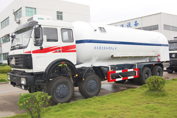 北奔重卡 375马力 8X4 化工液体运输车(三力牌)(CGJ5315GDY)