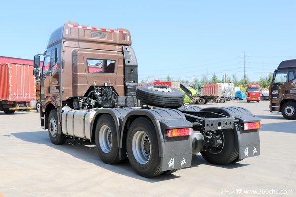 一汽解放 新J6P重卡 领航版 550马力 6X4牵引车(空悬)(CA4250P66K25T1A1E5)