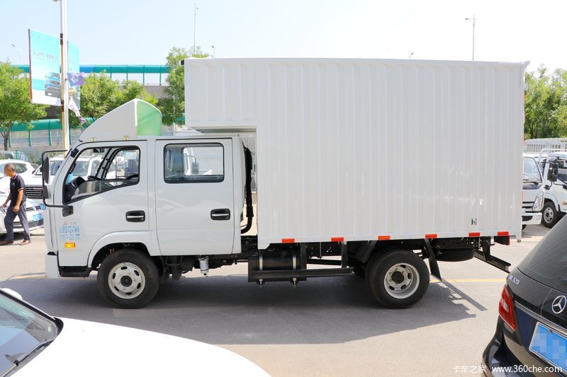 轻卡(sh5042xxykfdcns)>外观> > 上汽跃进 > 上骏x系 > 跃进 上骏x100