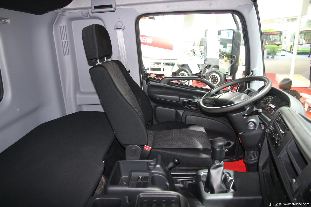 【图】广汽日野 700系列重卡 350马力 8x4 9.