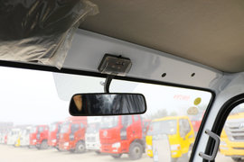 多利卡D5 油罐车驾驶室                                               图片