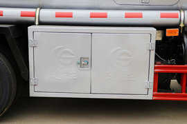 多利卡D5 油罐车底盘                                                图片