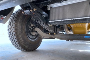 18米排半栏板轻卡(eq1140l8bdd)底盘图片】义乌市亿成汽车销售_卡车之